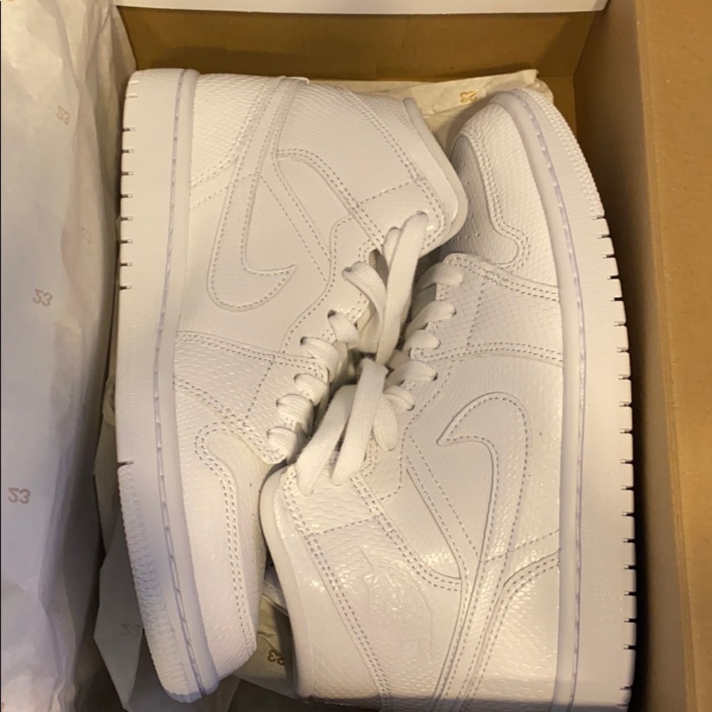 Women’s Air Jordan 1 Mid